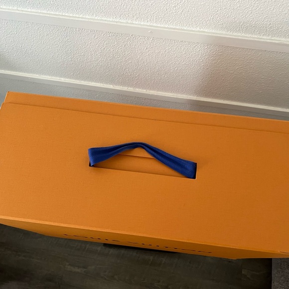 LOUIS VUITTON LUGGAGE BOX - Picture 3 of 6